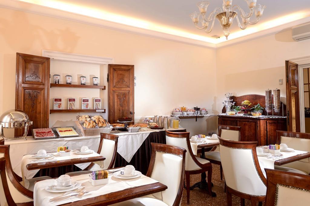 Dell'opera Hotel Venecia